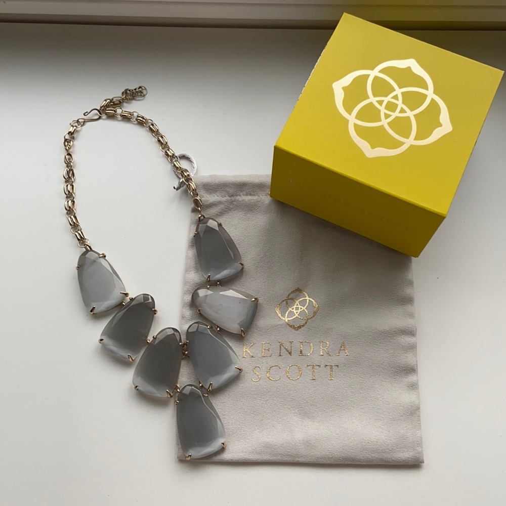 Kendra Scott Harlow necklace in Grey and Gold